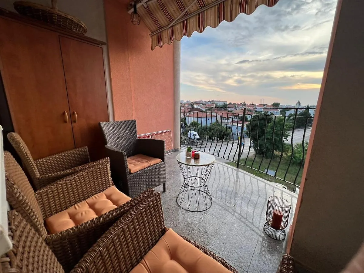 Lungo Mare Apartment With Terrace Pola