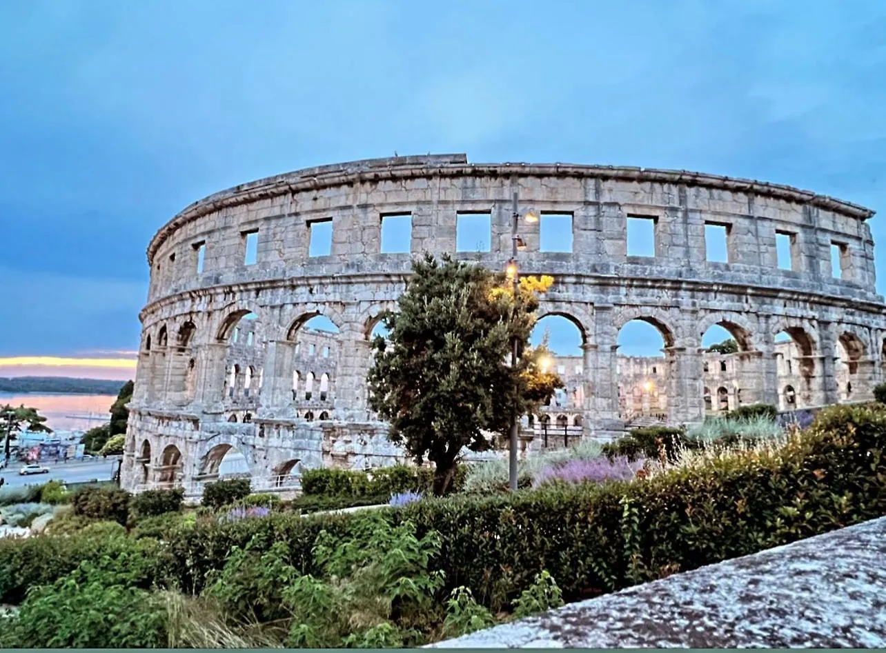 Lungo Mare Apartment With Terrace Pula