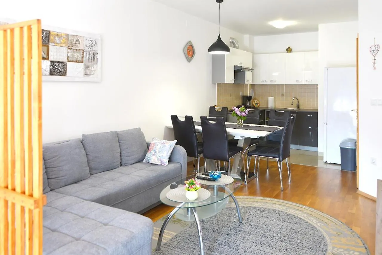 Lungo Mare Apartment With Terrace Pula 0*,  Croatia