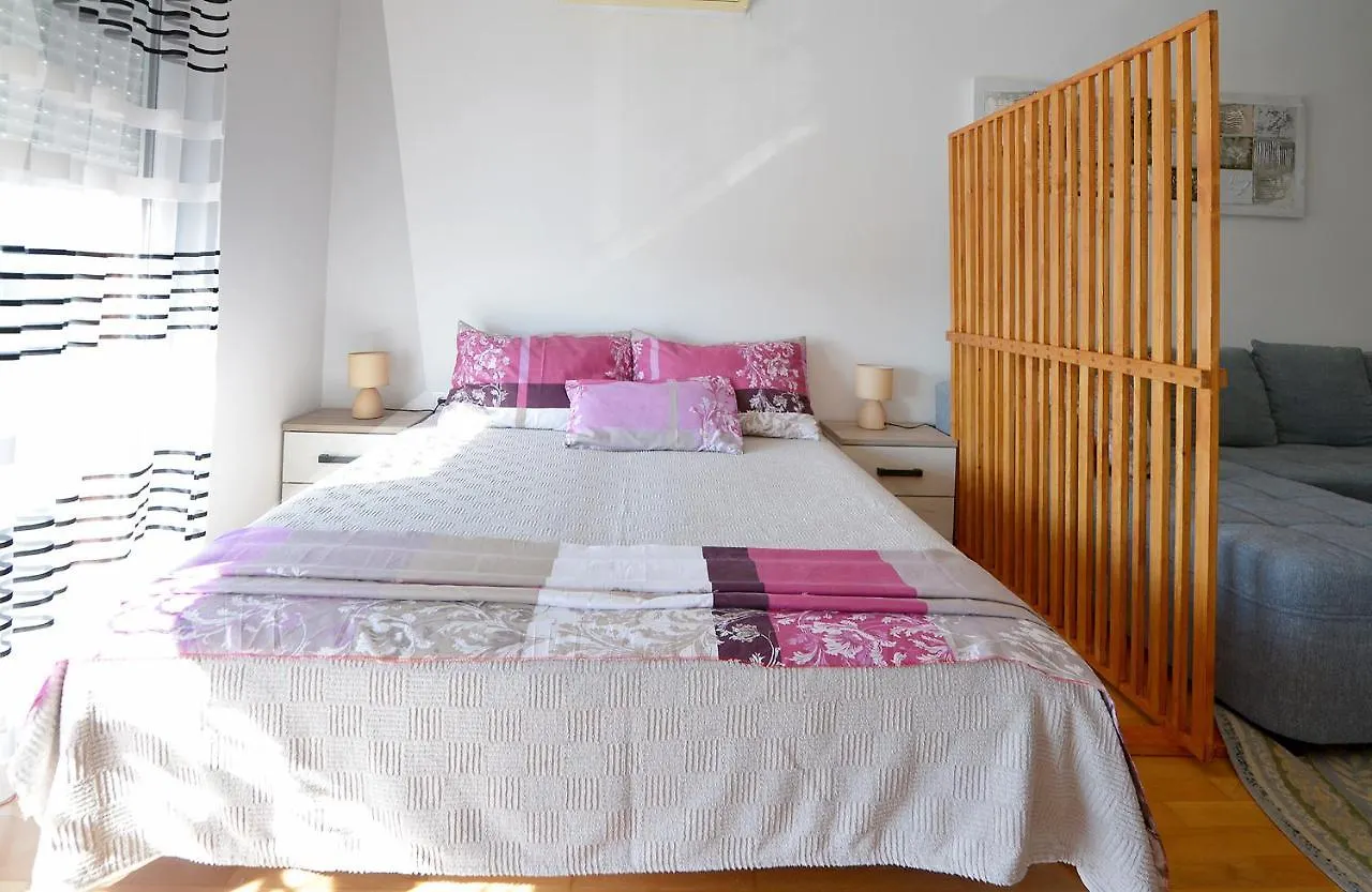 Lungo Mare Apartment With Terrace Pula