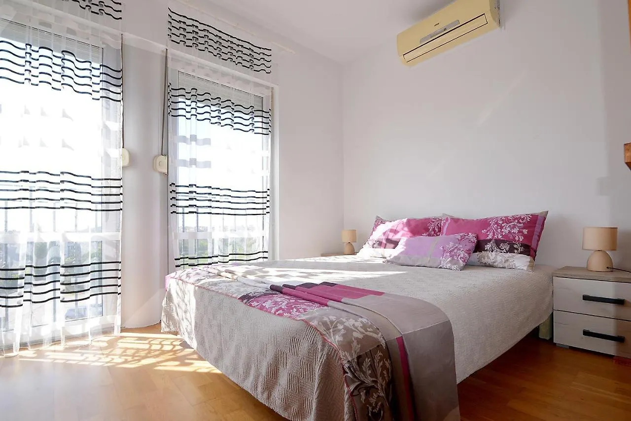 Lungo Mare Apartment With Terrace Pula