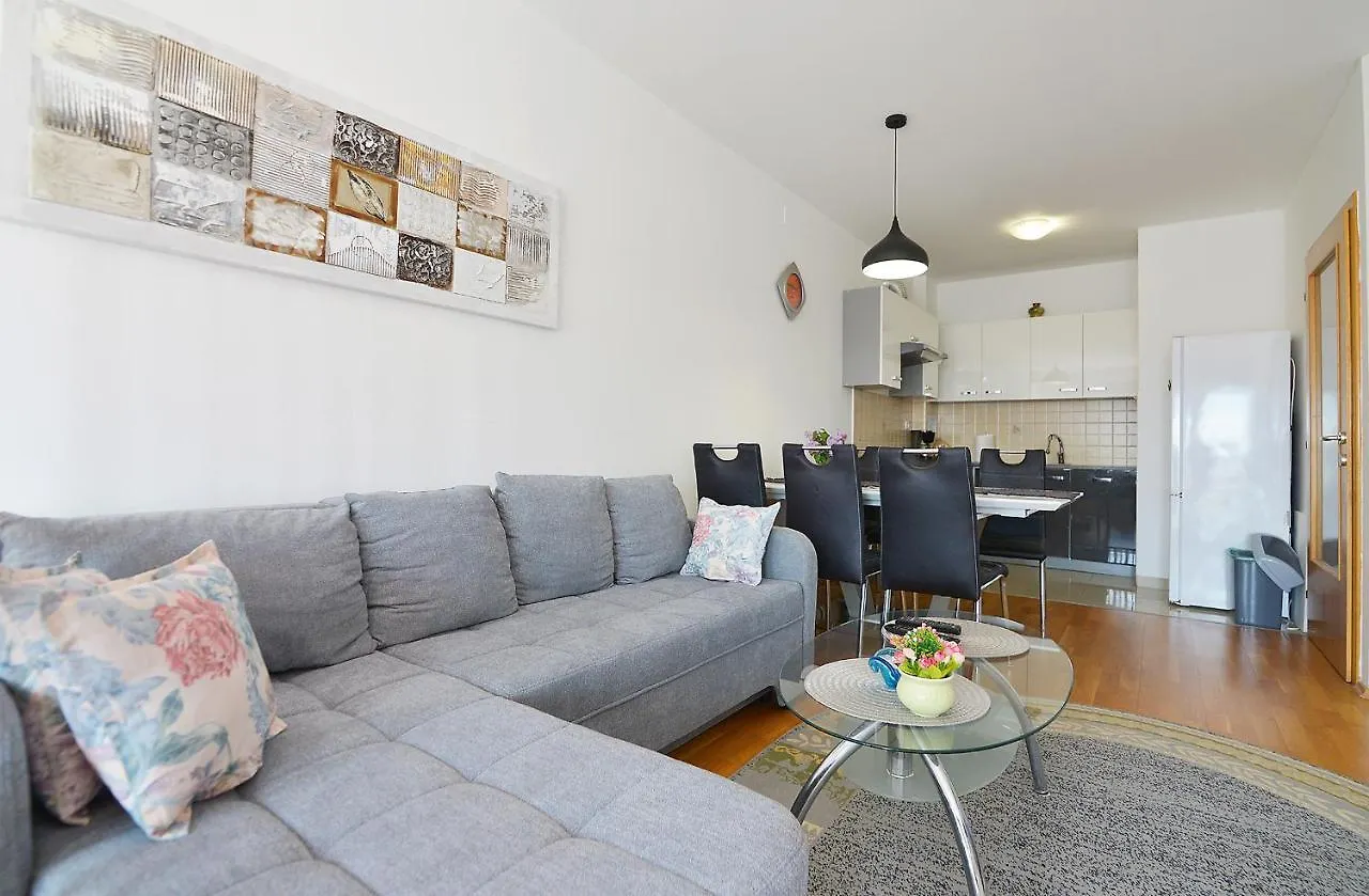 Lungo Mare Apartment With Terrace Pula