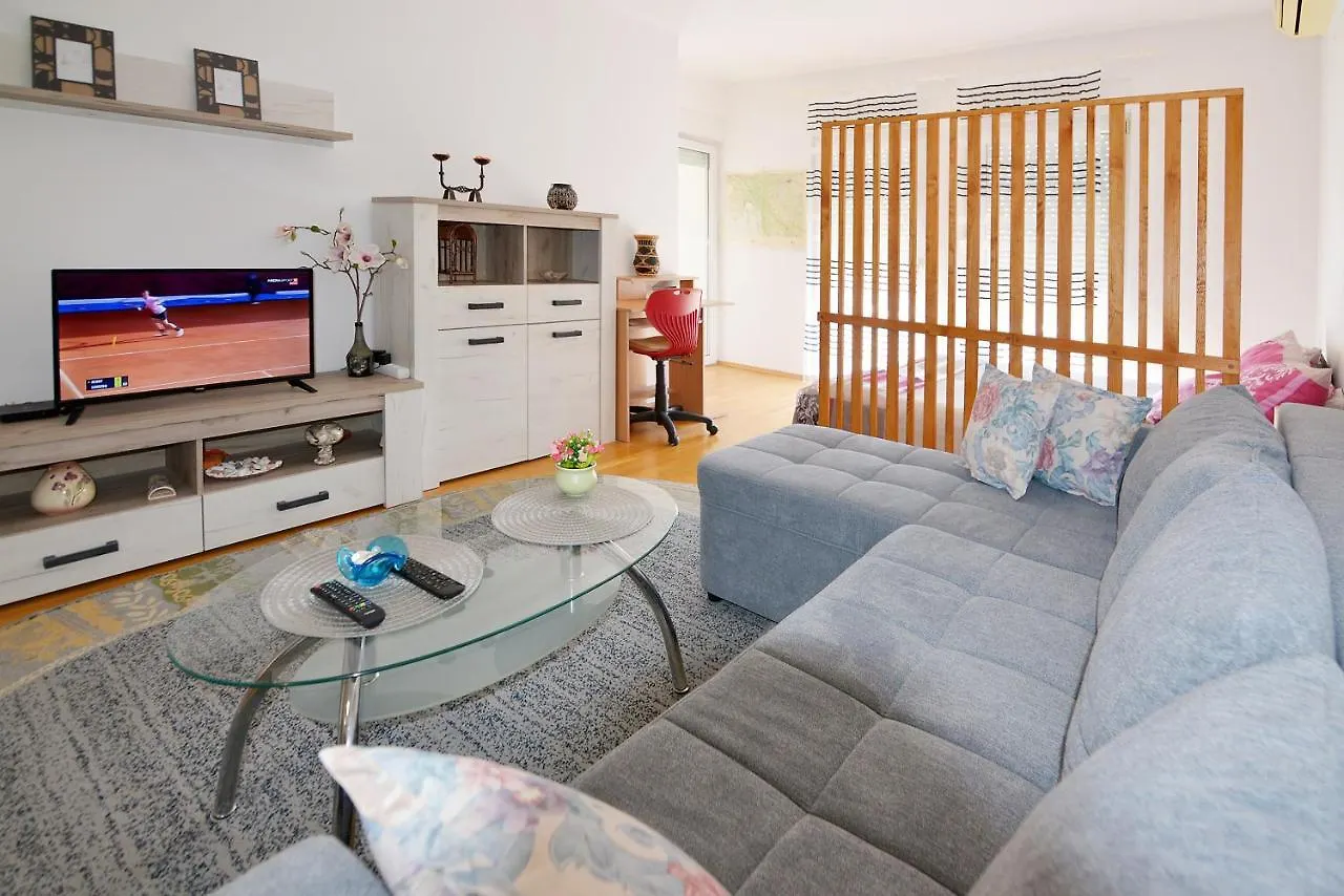Lungo Mare Apartment With Terrace Pula