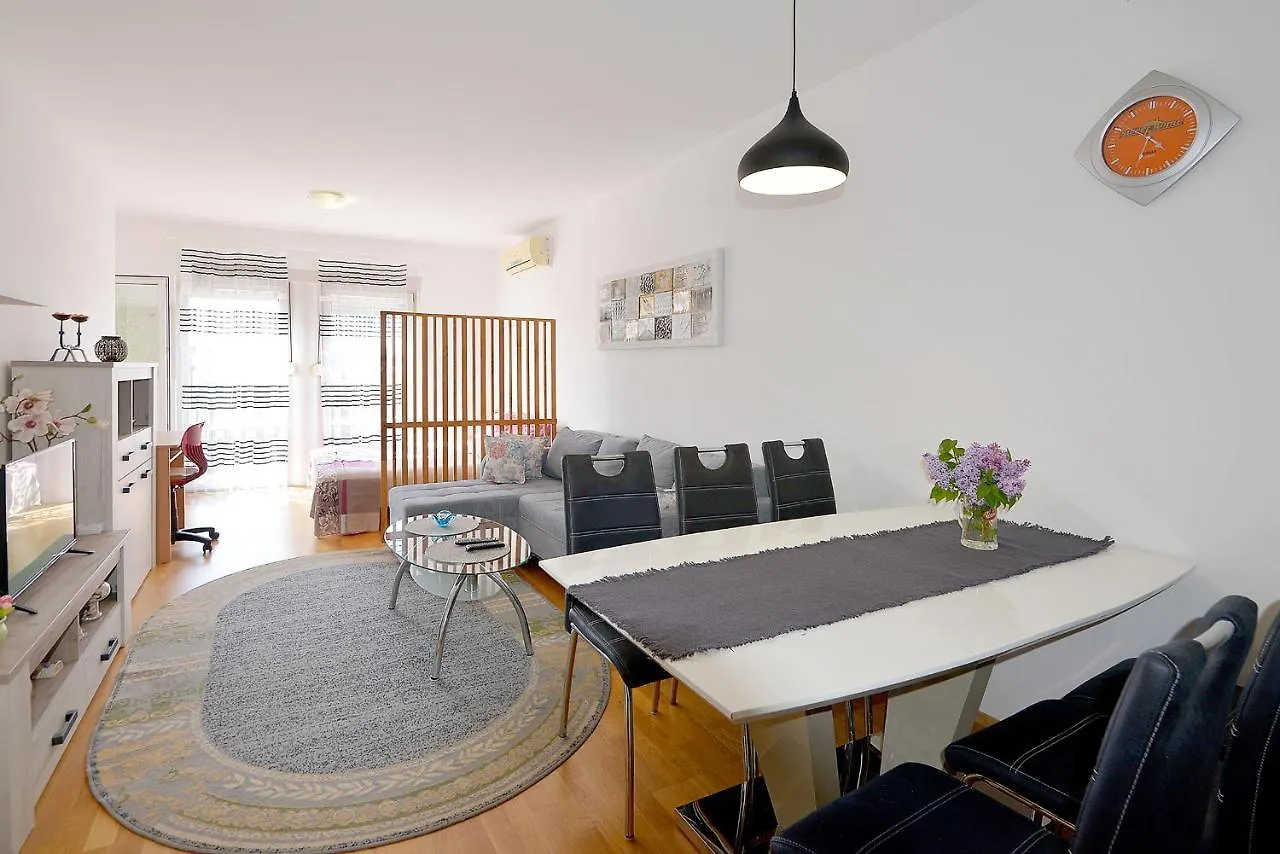 Lungo Mare Apartment With Terrace Pula 0*,