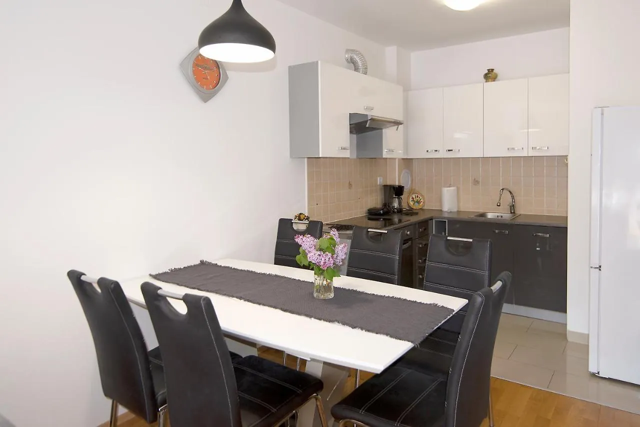 Lungo Mare Apartment With Terrace Pula Croatia