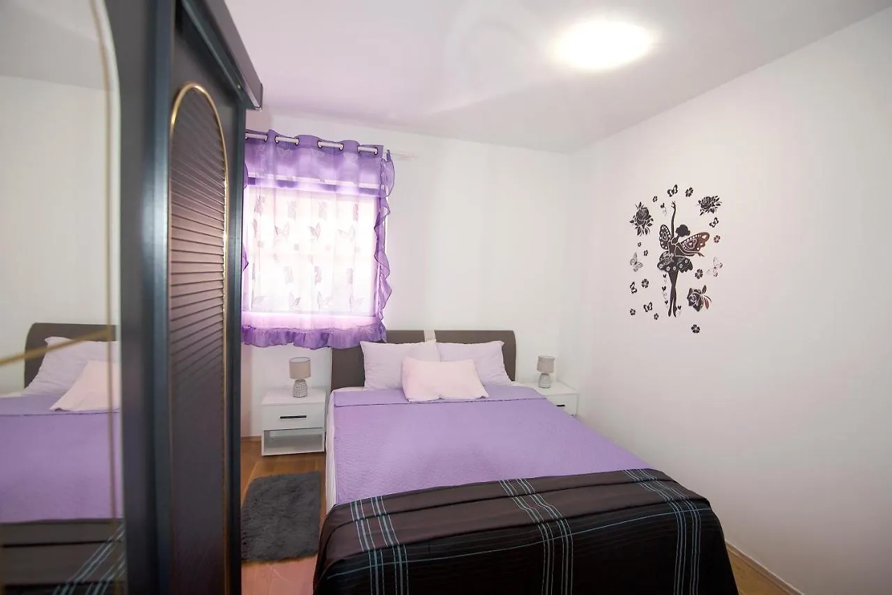 Lungo Mare Apartment With Terrace Pula