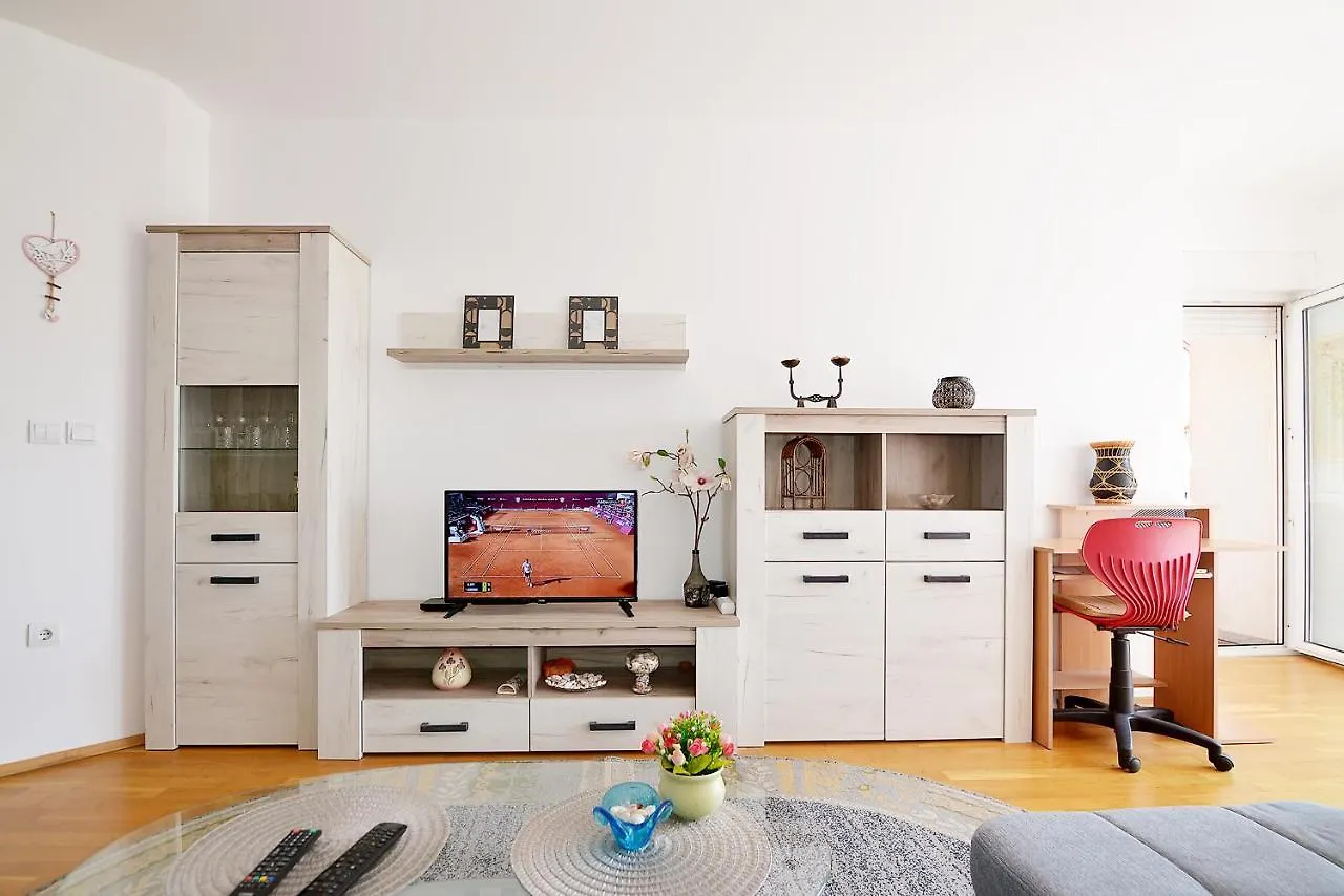 Lungo Mare Apartment With Terrace Pula Croatia