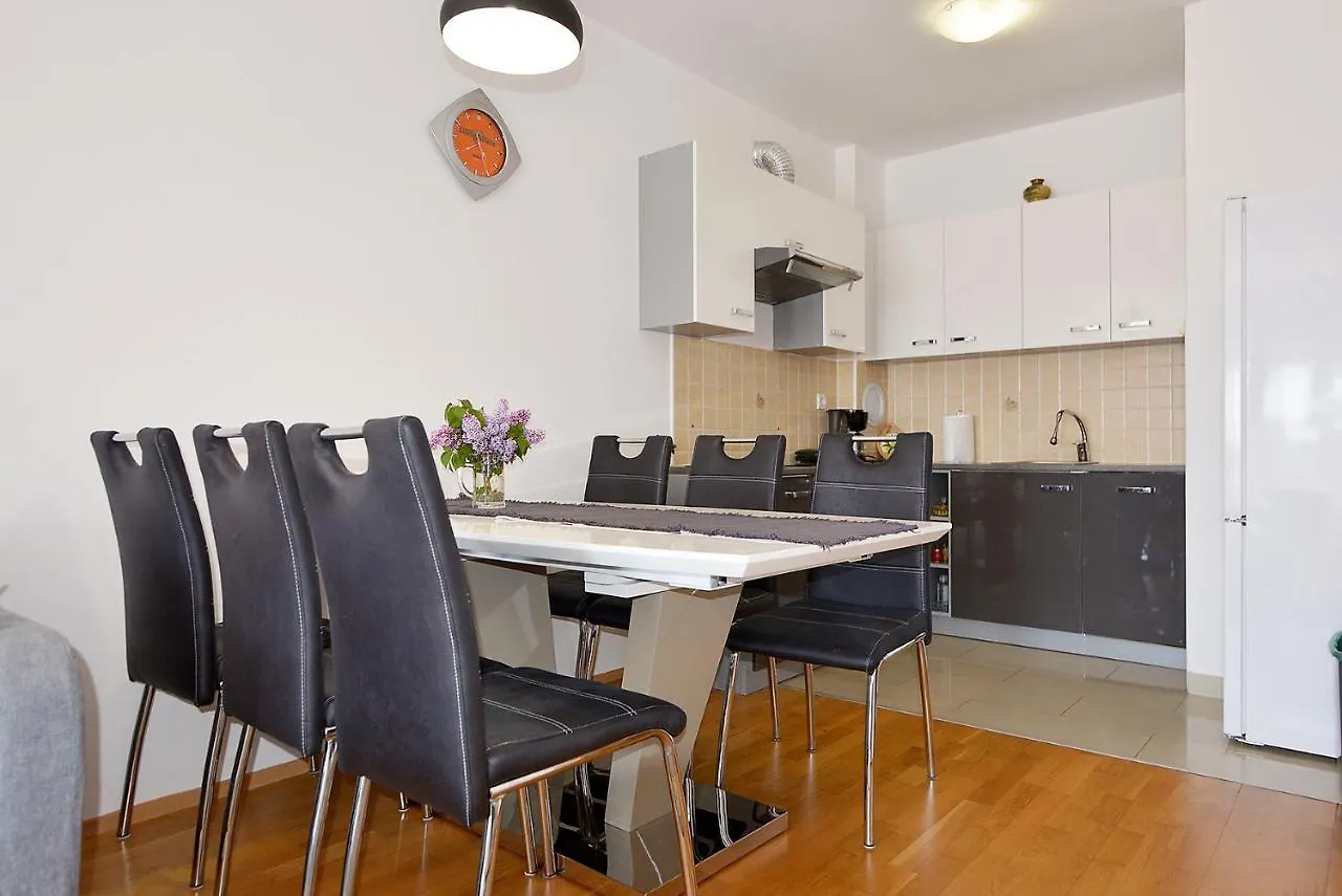 Lungo Mare Apartment With Terrace Pula
