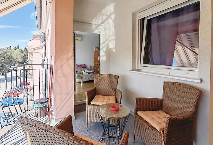 Lungo Mare Apartment With Terrace Pula 0*,  Croatia
