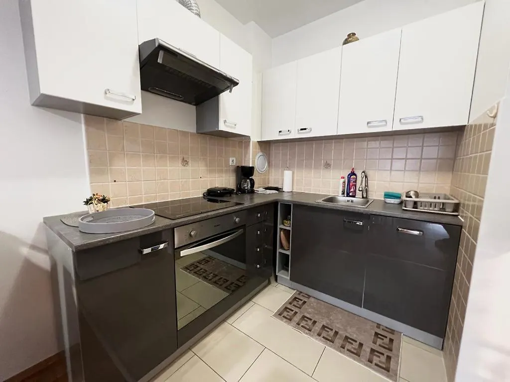 Lungo Mare Apartment With Terrace Pula